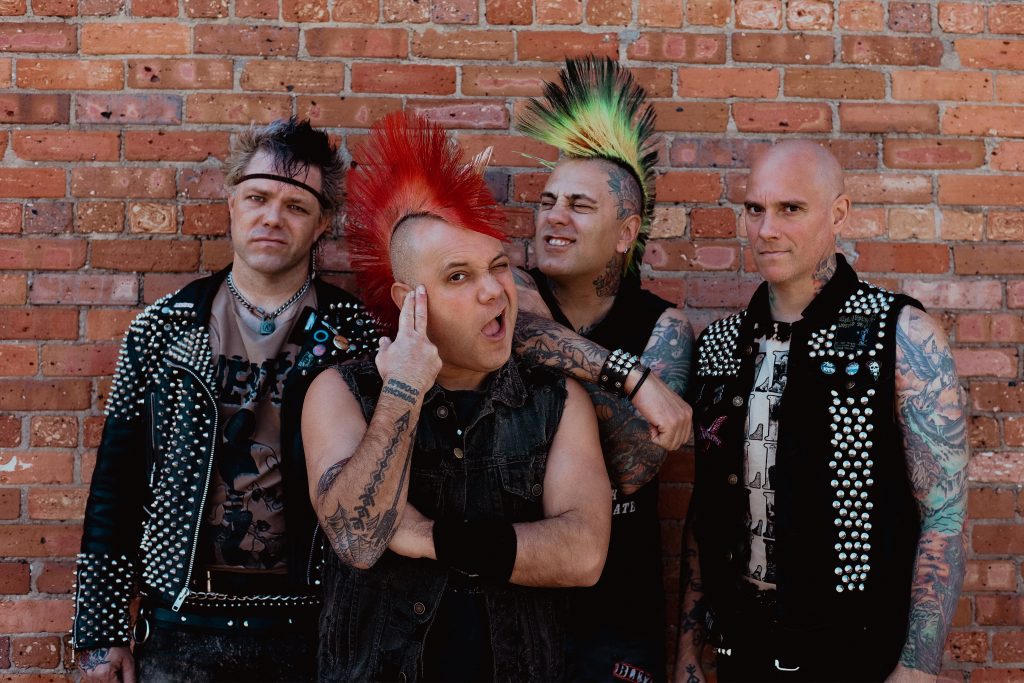 The Caualties - Paard - Loud Noise